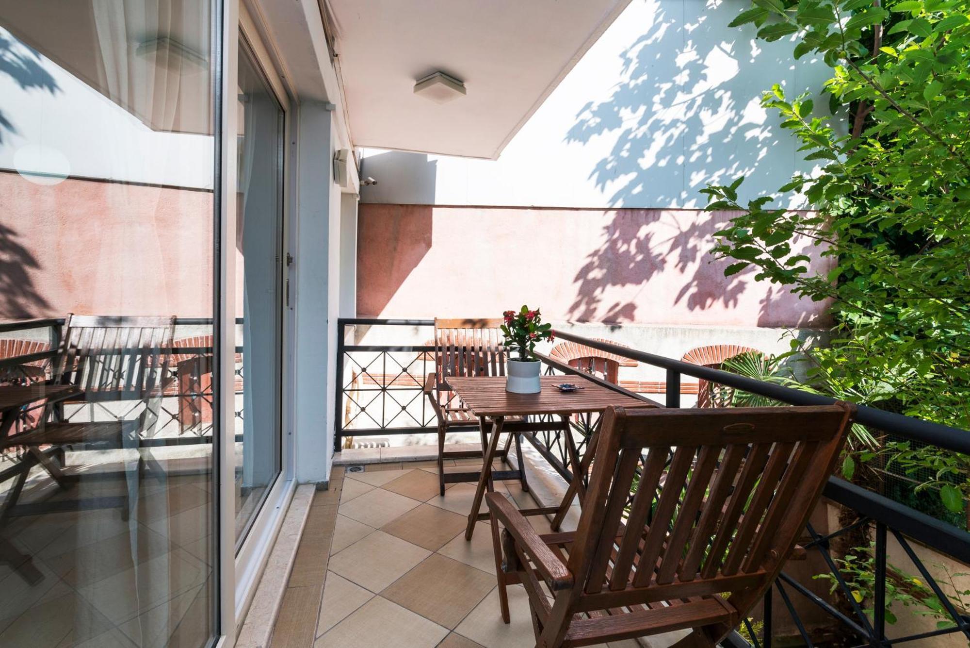 Apartament Amedros *